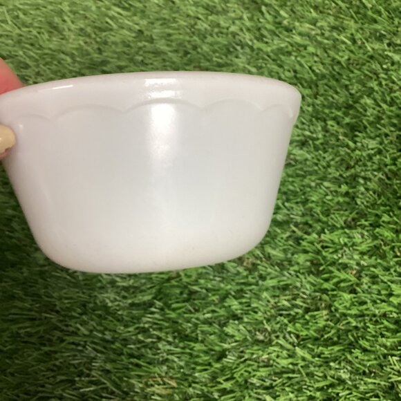 Vintage Milk Glass Bowl Small 5.5" - Picture 5 of 8